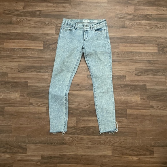 Guess low rise skinny jeans. - Picture 1 of 6